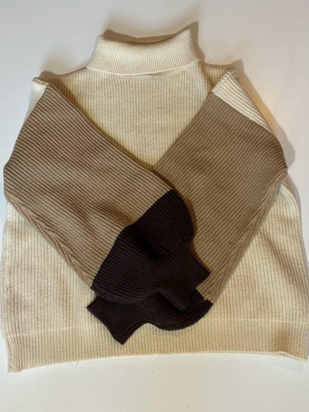 POL | Ribbed Color Block Turtleneck Sweater - Picture 2 of 6